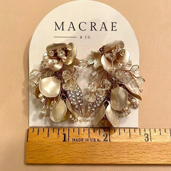 Brand New MacRae & Co. Dripping Floral Cluster Post Earrings Pale Gold Sparkly - Picture 13 of 14